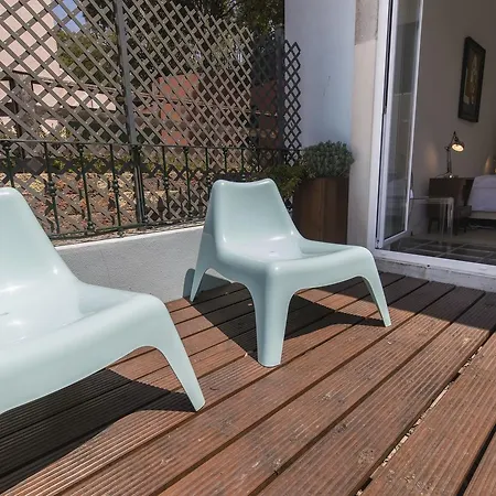 Lovelystay - Artsy Real