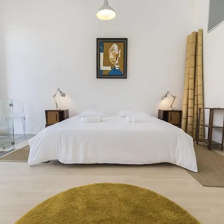 Lovelystay - Artsy Real Apartment
