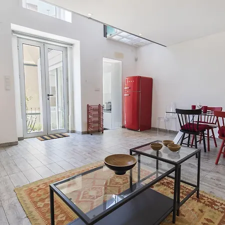 Lovelystay - Artsy Real Lisbon