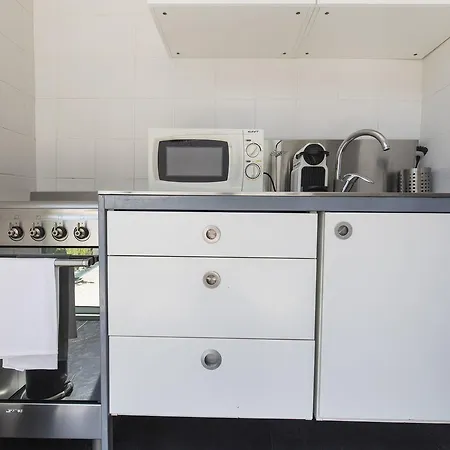 Lovelystay - Artsy Real